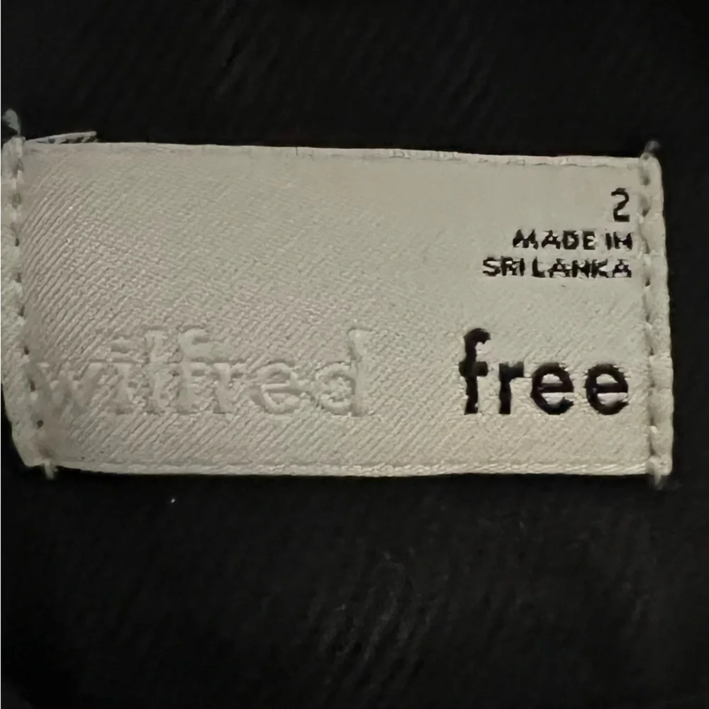 Aritzia Wilfred Free Modern Cargo Pants Black